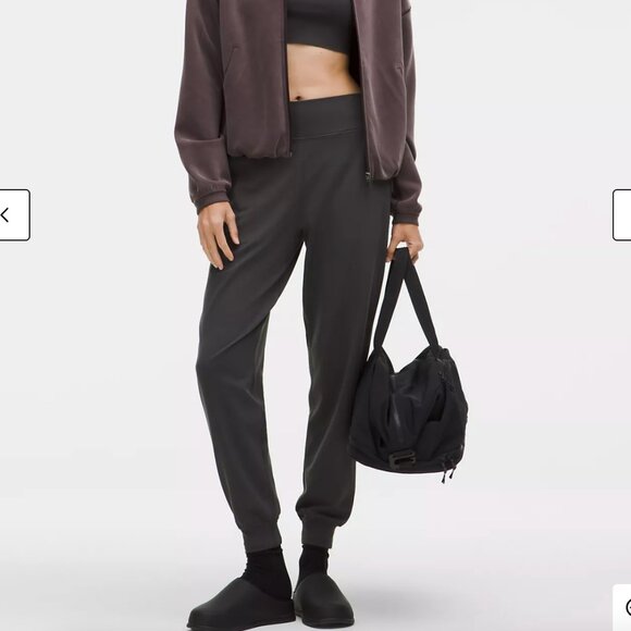 Lululemon Align Joggers in Black - Picture 1 of 8